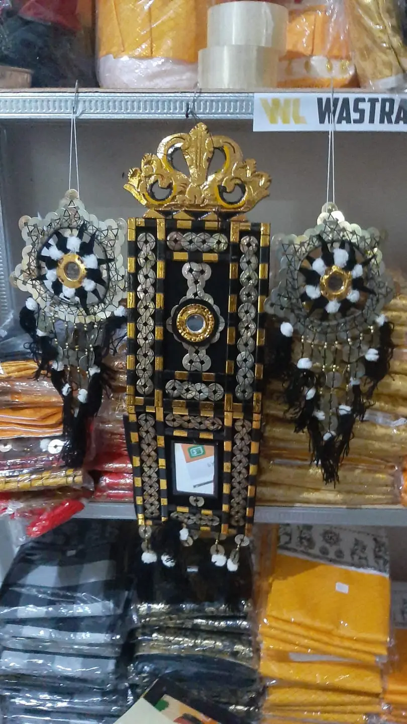 Ceniga Kayu Pis Bolong